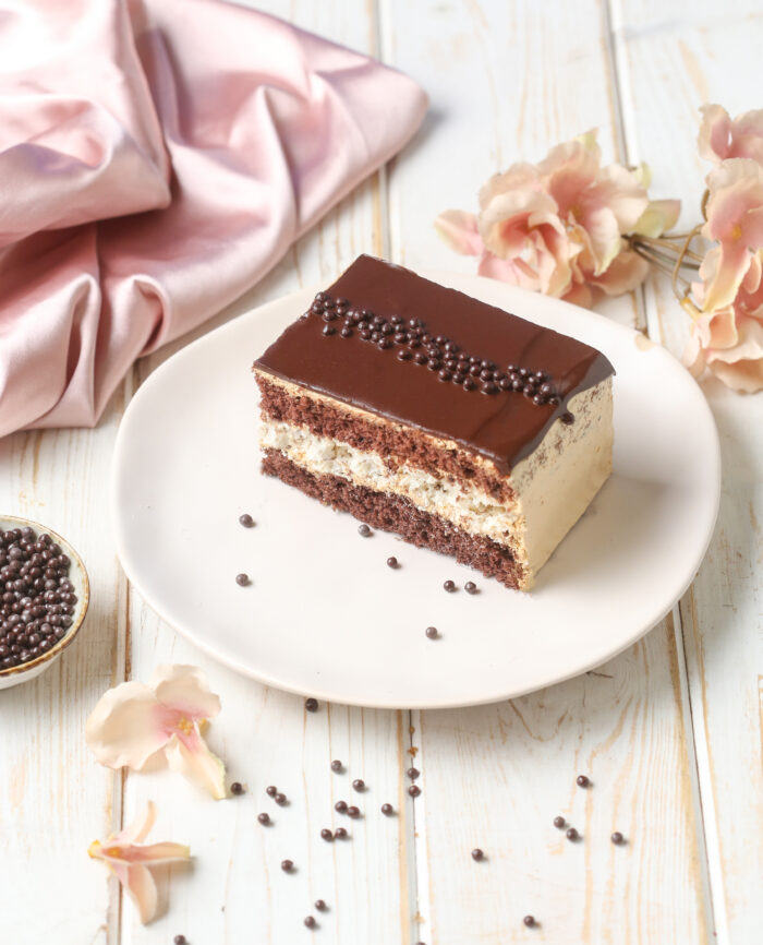 Meringue with walnuts - Image 1